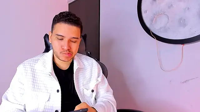 Snapshot of mike_257 chatting on 11.11.25 mike 257 online show from 11.11.25