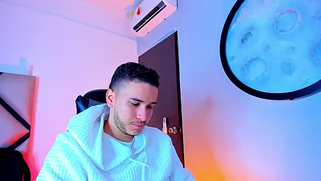 Snapshot of mike_257 chatting on 11.24.25 mike 257 online show from 11.24.25