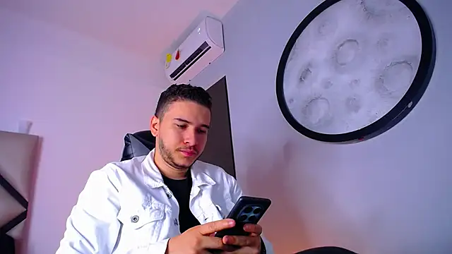 Snapshot of mike_257 chatting on 12.02.25 mike 257 online show from 12.02.25