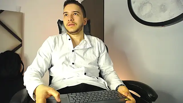 Snapshot of mike_257 chatting on 12.03.25 mike 257 online show from 12.03.25