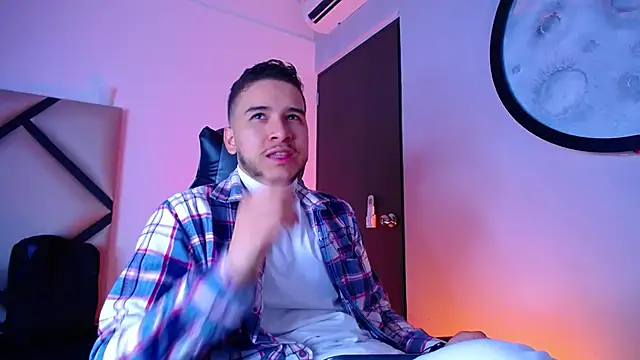 Snapshot of mike_257 chatting on 12.04.25 mike 257 online show from 12.04.25