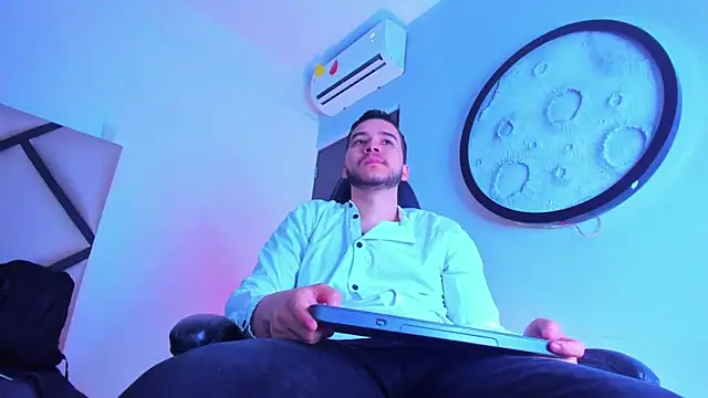 Snapshot of mike_257 chatting on 02.04.26 mike 257 online show from 02.04.26