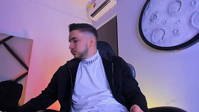 Snapshot of mike_257 chatting on 02.17.26 mike 257 online show from 02.17.26