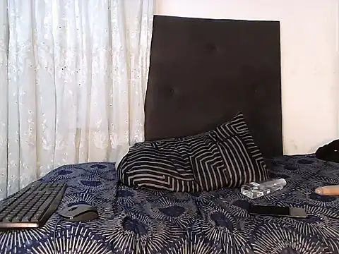 MinnieBee101 online show from 03.02.26