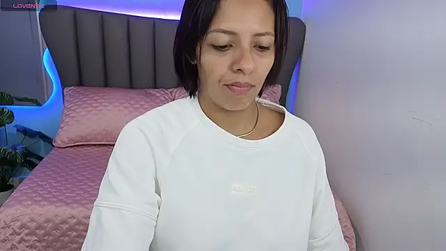 Aria Russo online show from 11.14.25