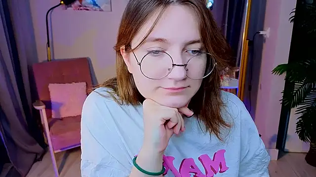 Snapshot of fairy_tara chatting on 11.15.25 fairy tara online show from 11.15.25