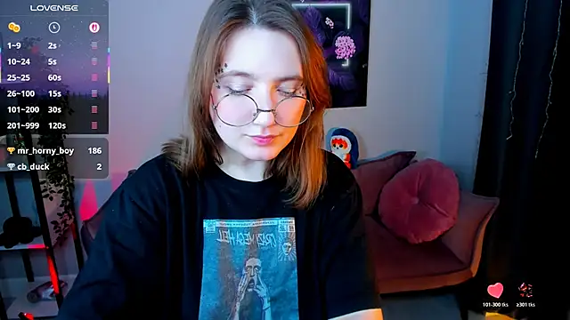 Snapshot of fairy_tara chatting on 11.23.25 fairy tara online show from 11.23.25