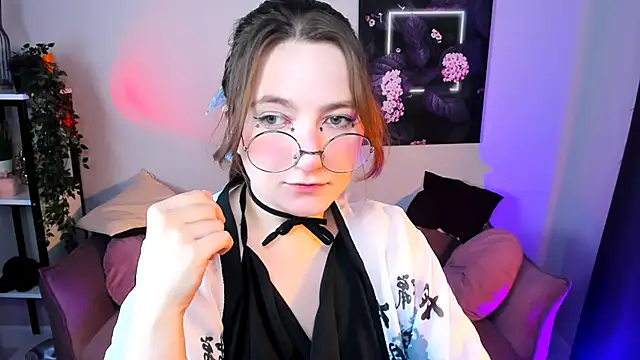 Snapshot of fairy_tara chatting on 11.27.25 fairy tara online show from 11.27.25