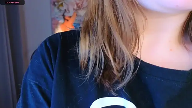 Snapshot of fairy_tara chatting on 12.03.25 fairy tara online show from 12.03.25