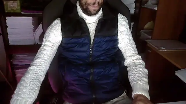 Snapshot of topg84 chatting on 10.24.25 topg84 online show from 10.24.25