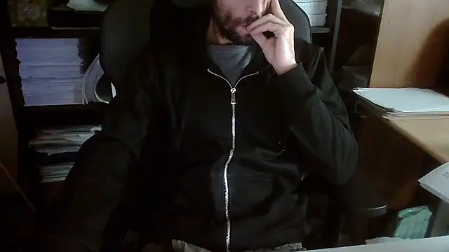 Snapshot of topg84 chatting on 10.25.25 topg84 online show from 10.25.25