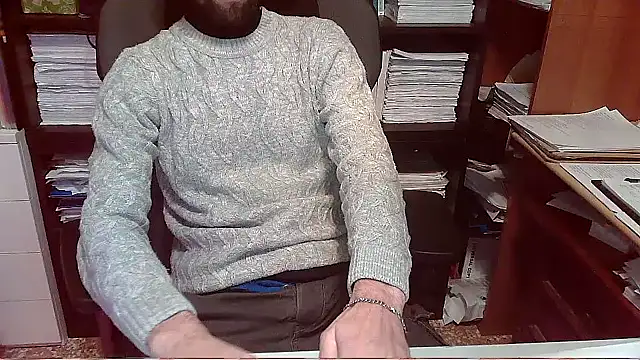 Snapshot of topg84 chatting on 10.30.25 topg84 online show from 10.30.25