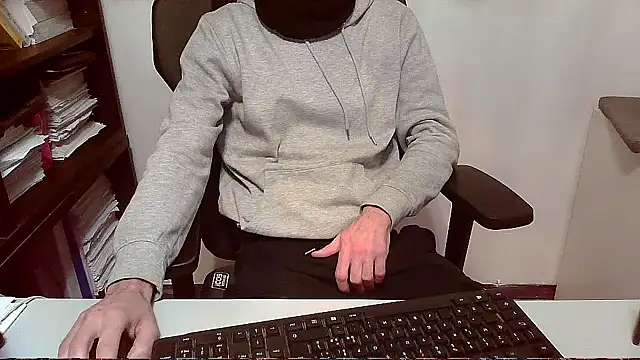 Snapshot of topg84 chatting on 11.27.25 topg84 online show from 11.27.25