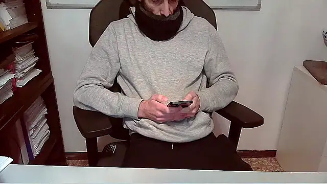 Snapshot of topg84 chatting on 11.28.25 topg84 online show from 11.28.25