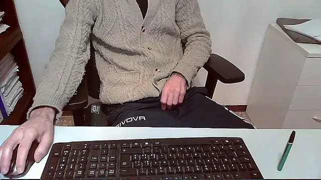 Snapshot of topg84 chatting on 12.04.25 topg84 online show from 12.04.25