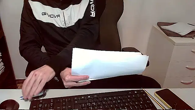 Snapshot of topg84 chatting on 12.05.25 topg84 online show from 12.05.25