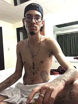 Snapshot of tian_doyt69 chatting on 10.19.25 tian doyt69 online show from 10.19.25