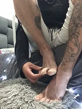 Snapshot of tian_doyt69 chatting on 12.23.25 tian doyt69 online show from 12.23.25