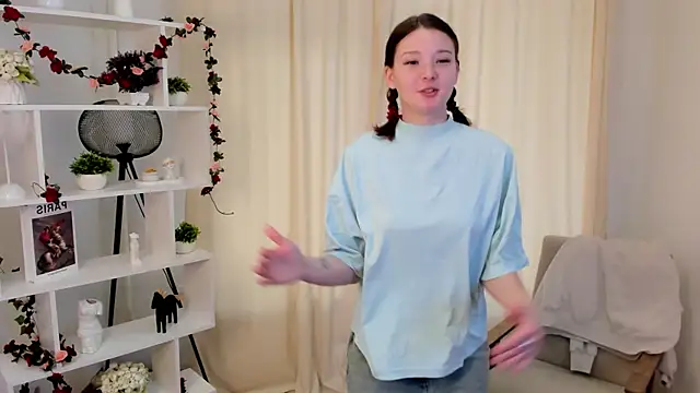 TeressaGimar online show from 10.21.25