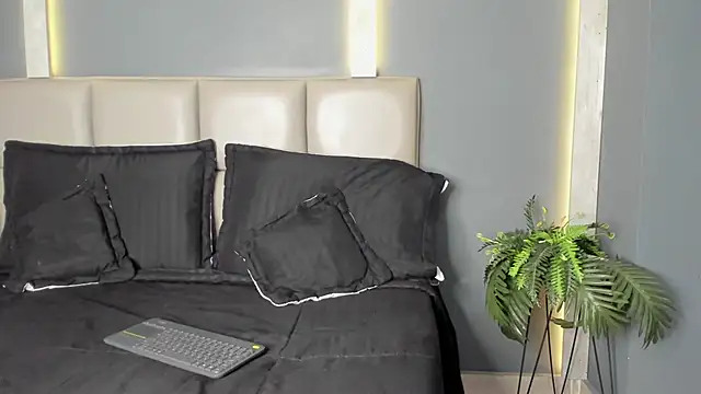 ArohomLester online show from 12.03.25