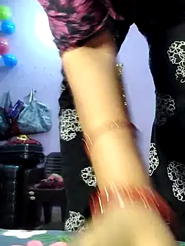 Snapshot of Dhana1 chatting on 11.18.25 Dhana1 online show from 11.18.25