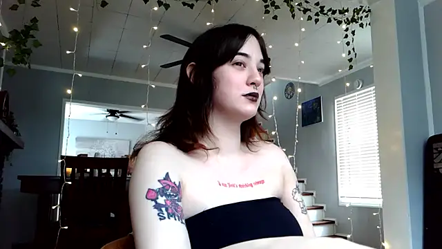 Trickylucy555 online show from 04.04.26