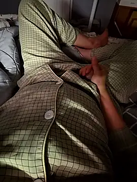 Snapshot of parkpark2 chatting on 12.15.25 parkpark2 online show from 12.15.25