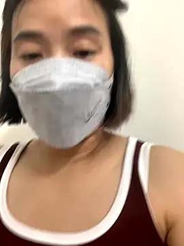 Snapshot of HinayLa chatting on 10.19.25 HinayLa online show from 10.19.25