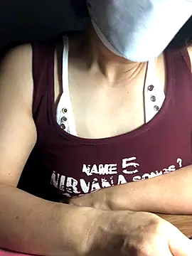 Snapshot of HinayLa chatting on 10.25.25 HinayLa online show from 10.25.25