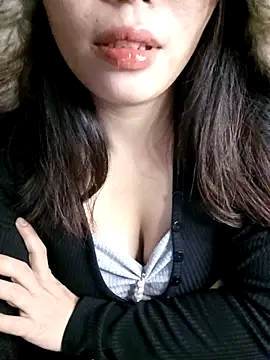 Snapshot of Fish_yellow chatting on 11.02.25 Fish yellow online show from 11.02.25