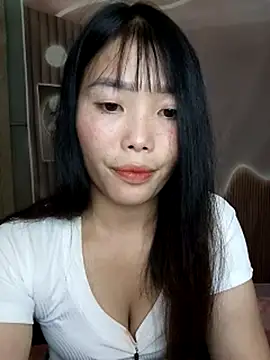 Snapshot of Fish_yellow chatting on 11.04.25 Fish yellow online show from 11.04.25