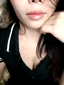 Snapshot of Fish_yellow chatting on 11.05.25 Fish yellow online show from 11.05.25