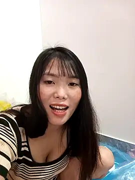 Snapshot of Fish_yellow chatting on 11.07.25 Fish yellow online show from 11.07.25