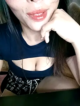 Snapshot of Fish_yellow chatting on 11.08.25 Fish yellow online show from 11.08.25