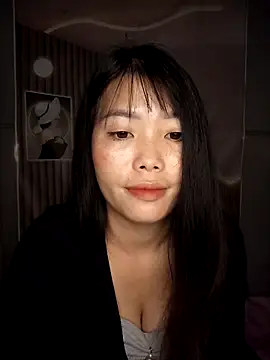 Snapshot of Fish_yellow chatting on 11.09.25 Fish yellow online show from 11.09.25