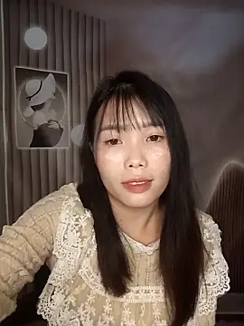 Snapshot of Fish_yellow chatting on 11.11.25 Fish yellow online show from 11.11.25