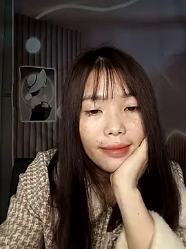 Snapshot of Fish_yellow chatting on 11.15.25 Fish yellow online show from 11.15.25