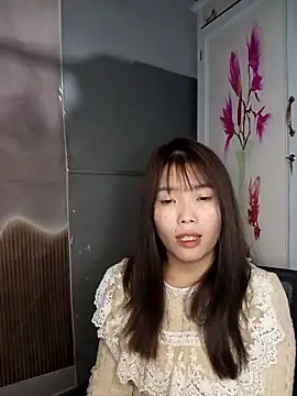 Snapshot of Fish_yellow chatting on 11.16.25 Fish yellow online show from 11.16.25