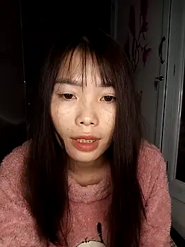 Snapshot of Fish_yellow chatting on 11.18.25 Fish yellow online show from 11.18.25