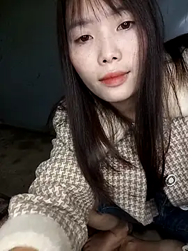 Snapshot of Fish_yellow chatting on 11.19.25 Fish yellow online show from 11.19.25