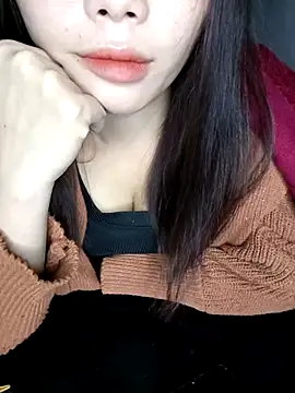 Snapshot of Fish_yellow chatting on 11.20.25 Fish yellow online show from 11.20.25