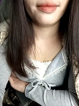 Snapshot of Fish_yellow chatting on 11.23.25 Fish yellow online show from 11.23.25