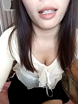 Snapshot of Fish_yellow chatting on 11.25.25 Fish yellow online show from 11.25.25