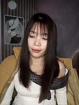 Snapshot of Fish_yellow chatting on 11.26.25 Fish yellow online show from 11.26.25