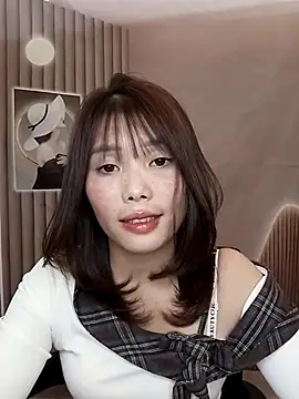 Snapshot of Fish_yellow chatting on 11.27.25 Fish yellow online show from 11.27.25