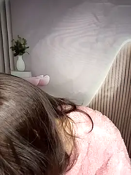 Snapshot of Fish_yellow chatting on 11.28.25 Fish yellow online show from 11.28.25