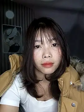 Snapshot of Fish_yellow chatting on 12.01.25 Fish yellow online show from 12.01.25