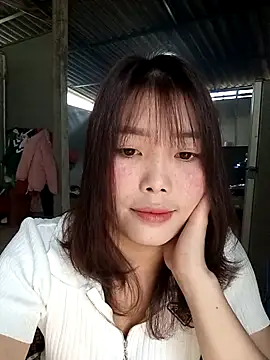 Snapshot of Fish_yellow chatting on 12.16.25 Fish yellow online show from 12.16.25