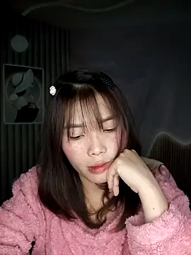 Snapshot of Fish_yellow chatting on 12.17.25 Fish yellow online show from 12.17.25