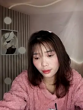 Snapshot of Fish_yellow chatting on 12.18.25 Fish yellow online show from 12.18.25